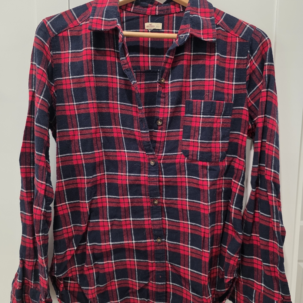 Hollister Red and Blue Plaid Button Down Shirt